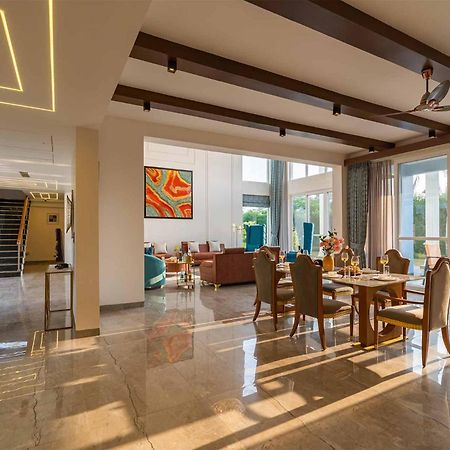 Stayvista At Serenity Farms With Pool, Lawn, Bonfire & Bbq Sohna Zewnętrze zdjęcie