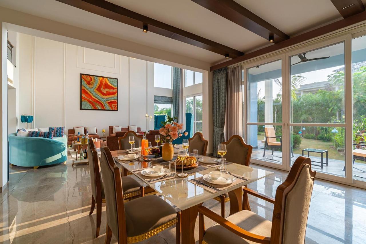Stayvista At Serenity Farms With Pool, Lawn, Bonfire & Bbq Sohna Zewnętrze zdjęcie
