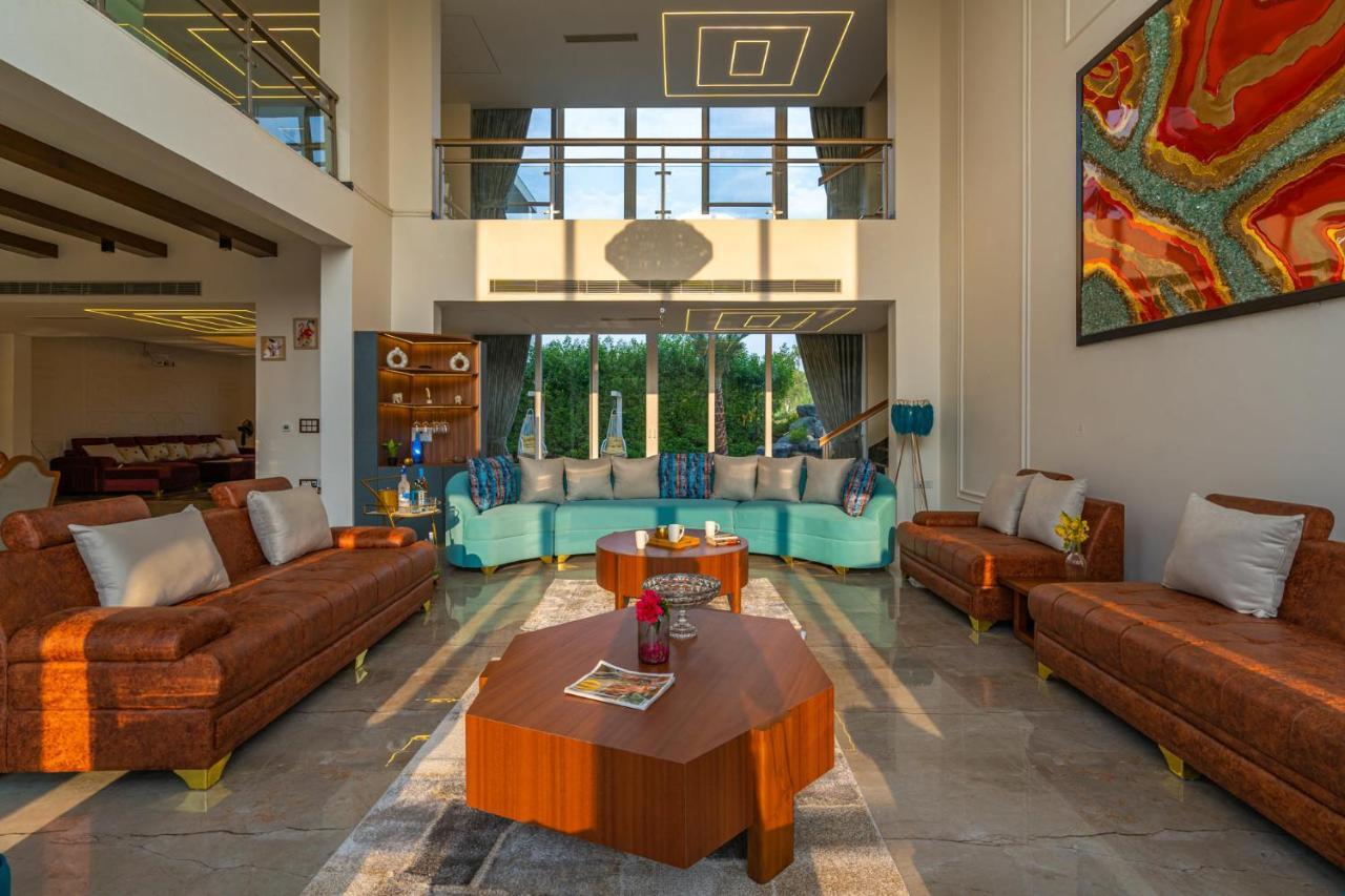 Stayvista At Serenity Farms With Pool, Lawn, Bonfire & Bbq Sohna Zewnętrze zdjęcie